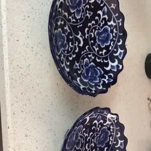 The Bombay Company blue & white floral pattern pedastal bowls